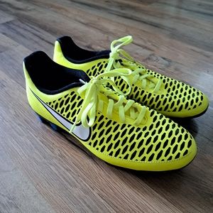 Women's size 9 Nike soccer cleats